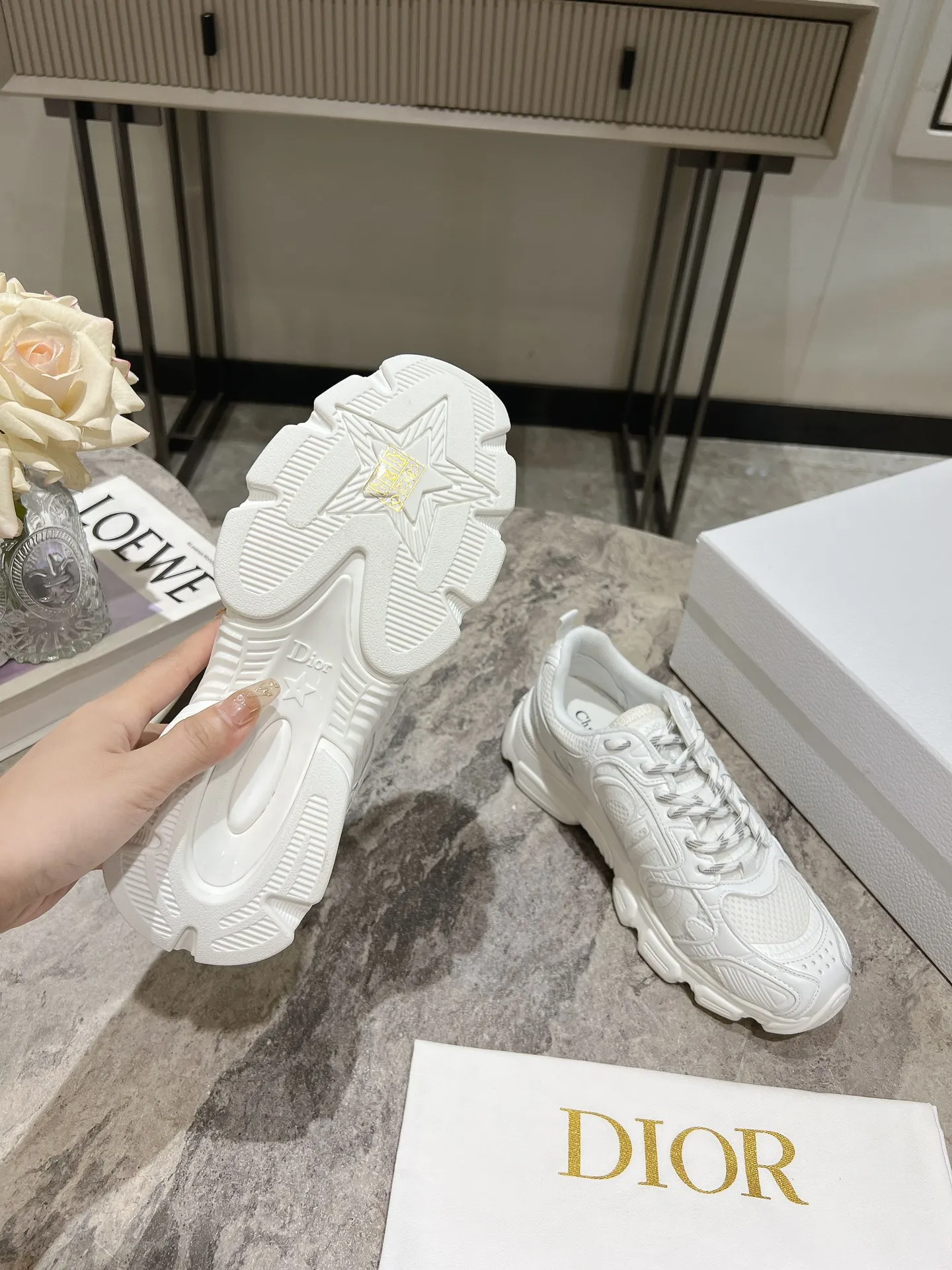 👟👟Ex-factory price 600👟👟 The latest hot model, the star model 2024 main hot product, the newly released Dior Chrono new casual sports shoes, running shoes, dad shoes are really cool, full of futuristic feeling! Really cool! Once again interpreting Dior's concept of cool fashion, the lucky star will bless you with good luck. The new EVA sole is super light and super soft! A perfect replica of the original! Fully matched material and mold! ! Women’s size: 35-39 (40.41 customized)